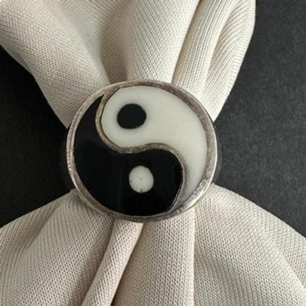Vintage Yin Yang Signet Ring Silver Tone Black White Enamel Retro Boho Size 7.5